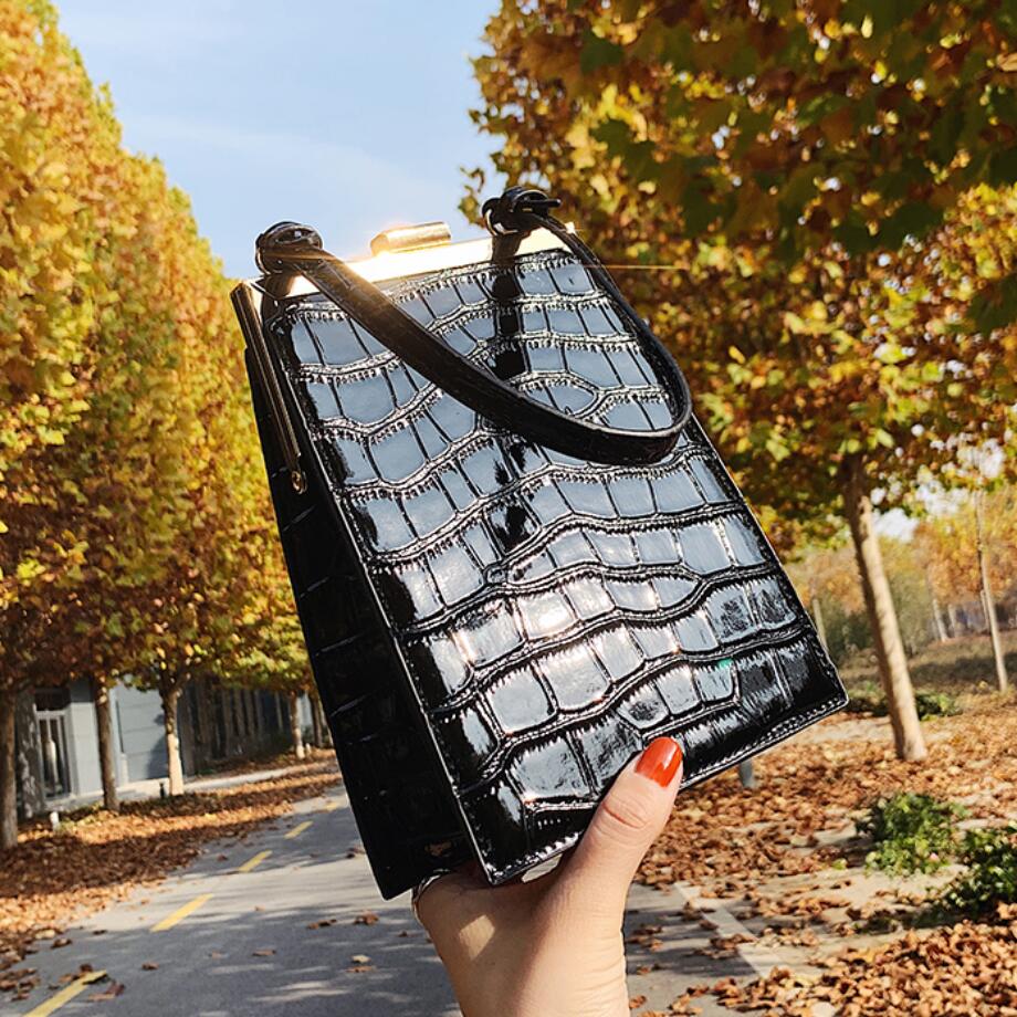 Crocodile Pattern Clip Women Shoulder Bag